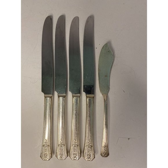 Lot of 4 Oneida Community Tudor Silver Plate Knives & 1 Spreader Floral Pattern - Picture 10 of 10